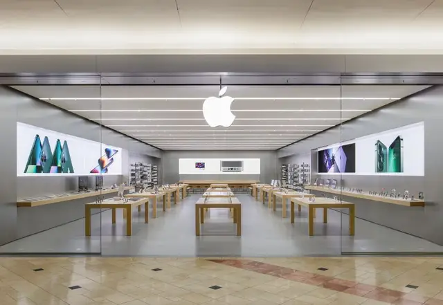 The Grand Debut of Foldable iPhones
