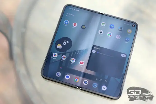 The Apple Effect in the Foldable Device Segment