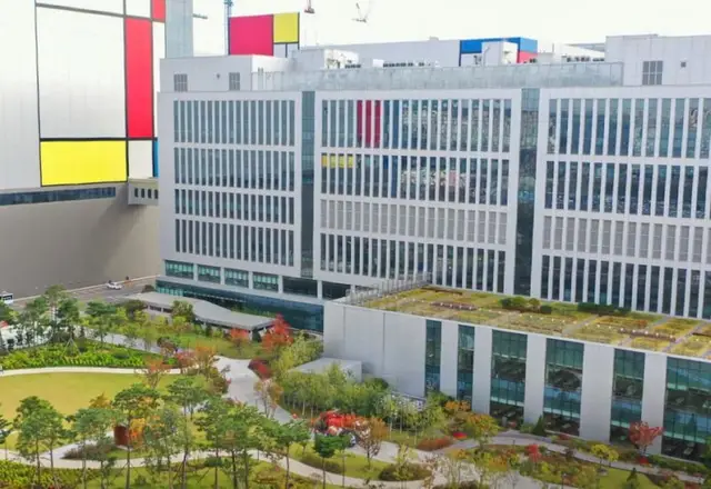 Samsung's Global Manufacturing Expansion
