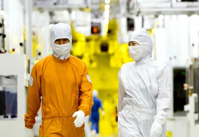 Bonus Fever in South Korea's Tech Sector
