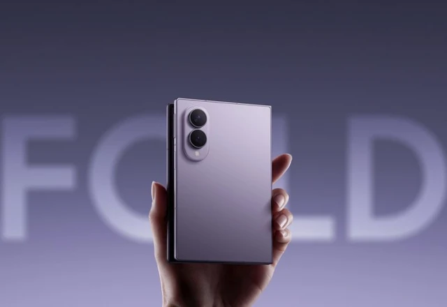 The Competition Paradox in the Foldable Smartphone Segment