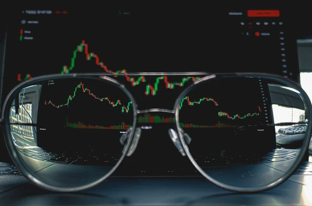 Investment Risk in the Era of Neural Networks
