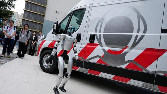 Mobile Support for Humanoid Robots
