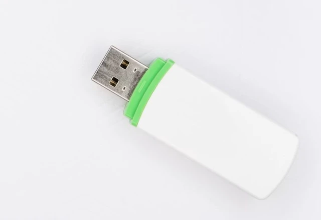 Заводське зараження китайських USB-накопичувачів
