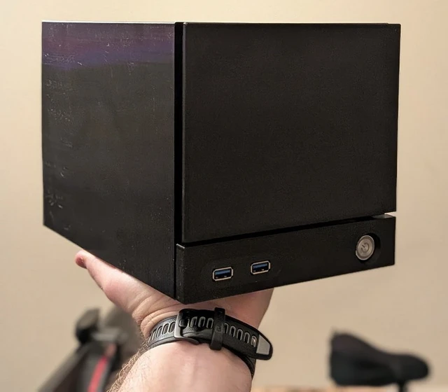 A Custom Console in the Spirit of the Steam Machine
