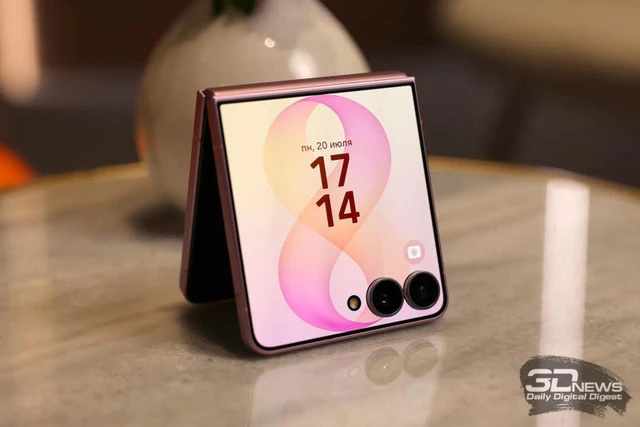 Redefining Compactness: The Samsung Galaxy Z Flip8
