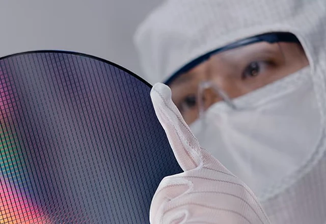 Samsung: The Strategic Reserve of the Tech Titans
