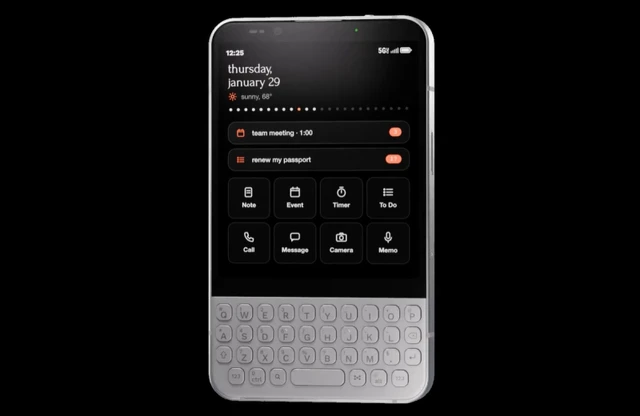 The Return to Tactility in the Minimal Phone 2