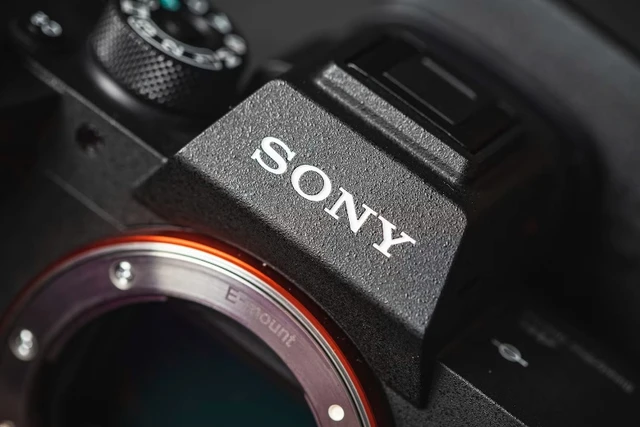 Попытка Sony консолидировать рынок оптики