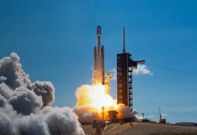 SpaceX’s Market Debut and the Path to a Trillion
