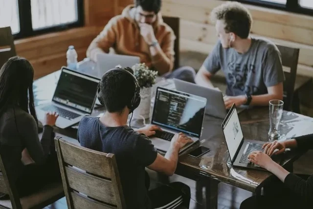 The Paradox of Investment and Layoffs in Silicon Valley
