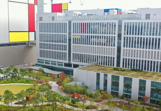 Samsung's Global Manufacturing Expansion
