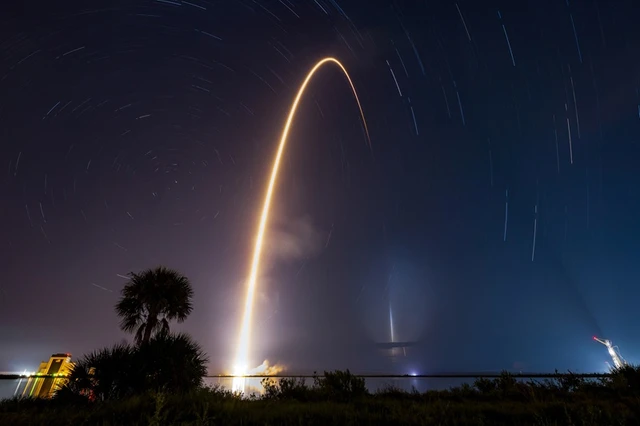 Захід епохи Falcon 9 на мисі Канаверал

