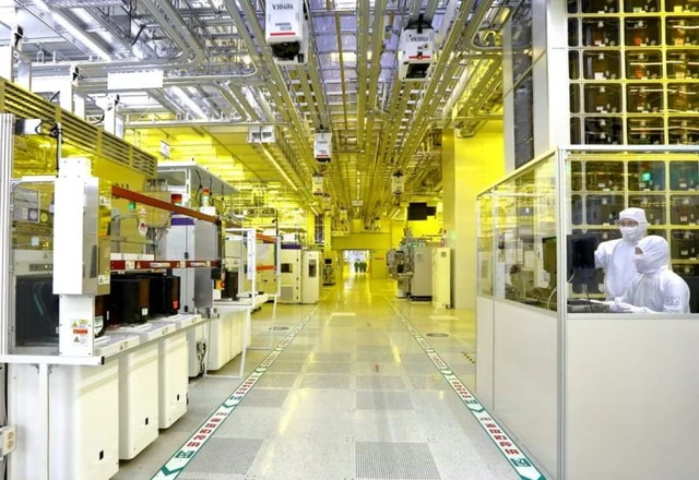 Intelligent Automation in Semiconductor Manufacturing