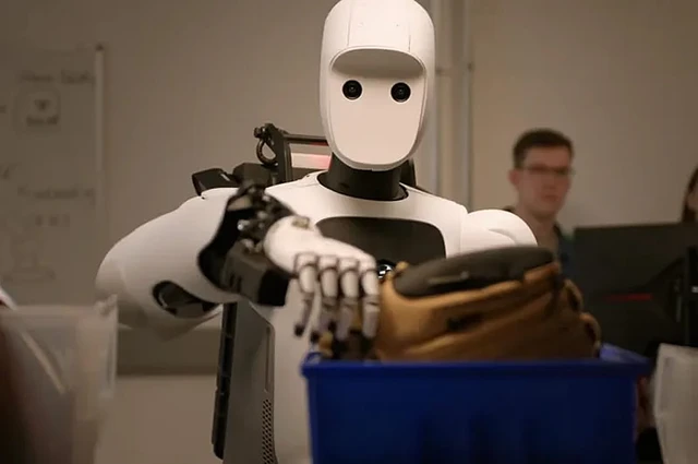 Motion Synchronization in Gemini Robotics 2
